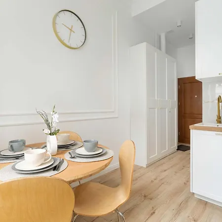 Wierzbiecice For 4 Guests Near The Center Of By Renters * Πόζναν